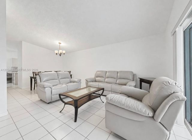 7611 SW 153rd Ct 204, Miami, FL 33193