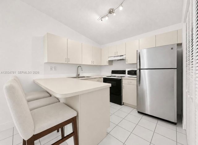 7611 SW 153rd Ct 204, Miami, FL 33193