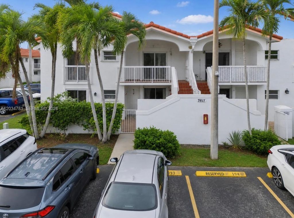 7611 SW 153rd Ct 204, Miami, FL 33193