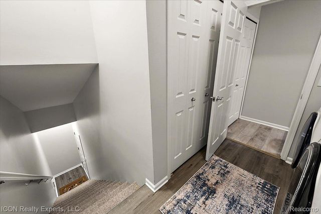 527 Red Oak Court, Walled Lake, MI 48390