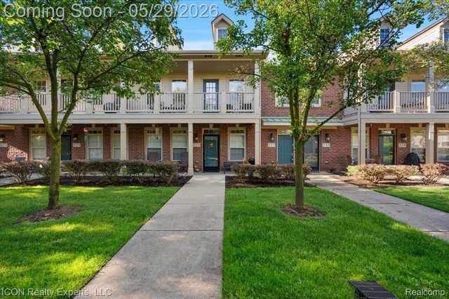 527 Red Oak Court, Walled Lake, MI 48390