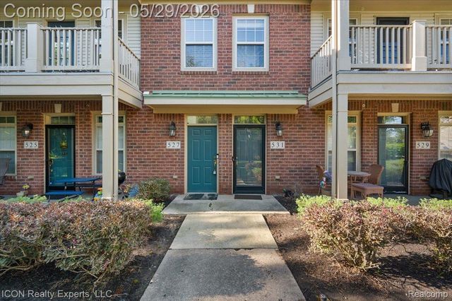 527 Red Oak Court, Walled Lake, MI 48390