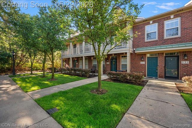 527 Red Oak Court, Walled Lake, MI 48390