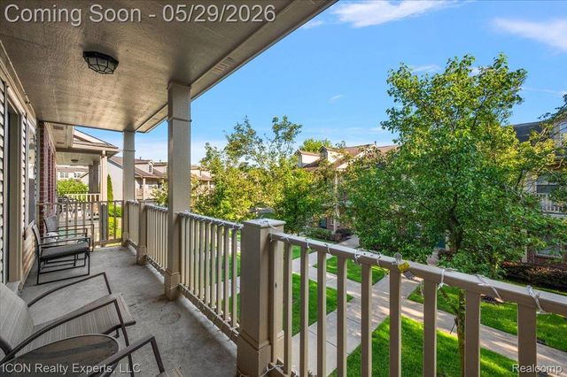 527 Red Oak Court, Walled Lake, MI 48390