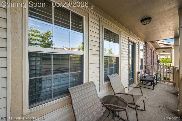 527 Red Oak Court, Walled Lake, MI 48390