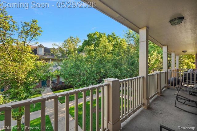 527 Red Oak Court, Walled Lake, MI 48390