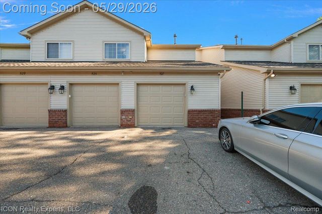 527 Red Oak Court, Walled Lake, MI 48390