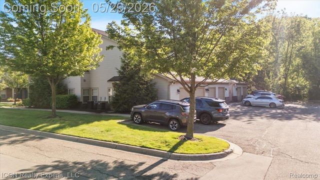 527 Red Oak Court, Walled Lake, MI 48390