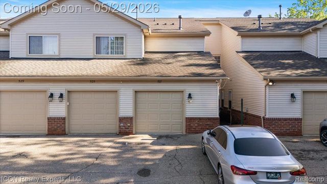 527 Red Oak Court, Walled Lake, MI 48390