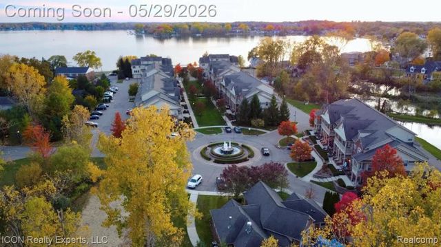527 Red Oak Court, Walled Lake, MI 48390