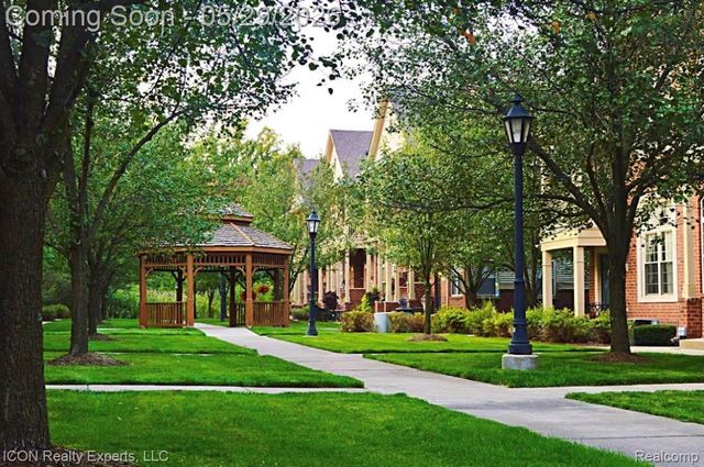 527 Red Oak Court, Walled Lake, MI 48390