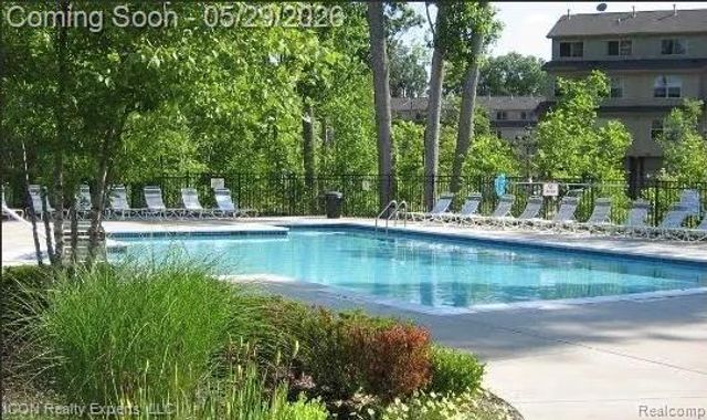 527 Red Oak Court, Walled Lake, MI 48390