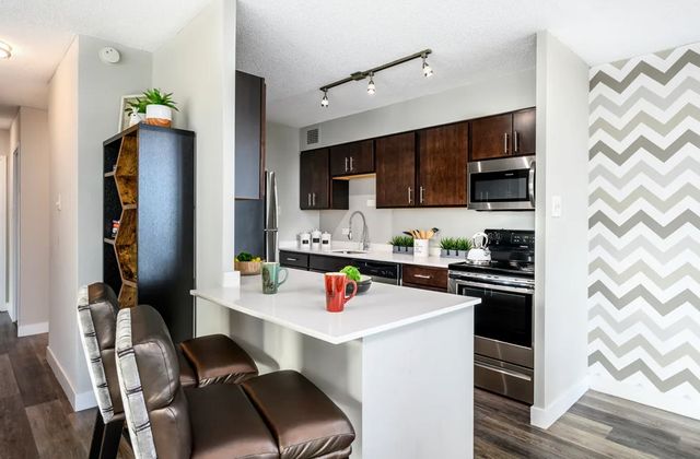 5600 N Sheridan Road 18C, Chicago, IL 60660