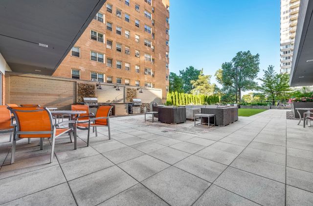 5600 N Sheridan Road 18C, Chicago, IL 60660