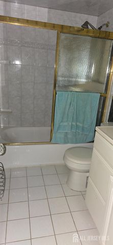 78 Highview Drive, Woodbridge Proper, NJ 07095