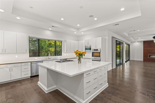 15 Gemstar Lane, Las Vegas, NV 89135