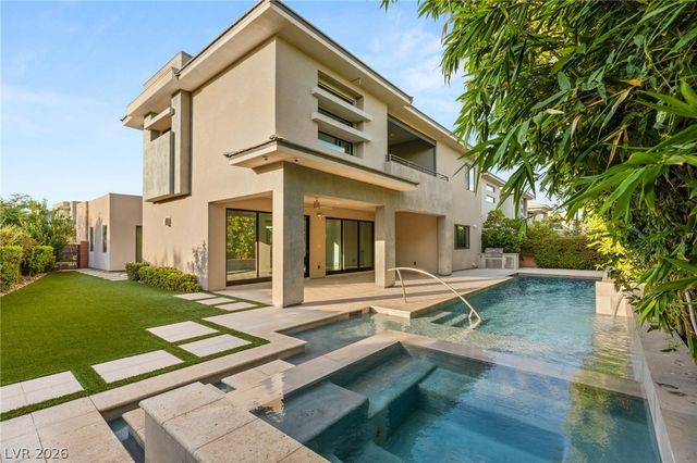 15 Gemstar Lane, Las Vegas, NV 89135