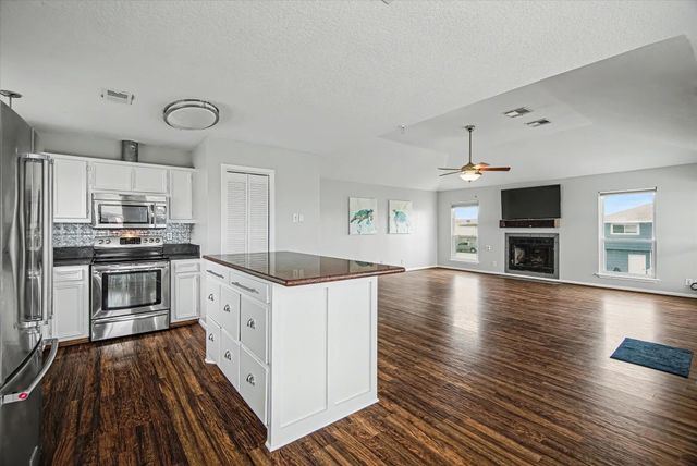 1190 Sailfish Street, Bayou Vista, TX 77563