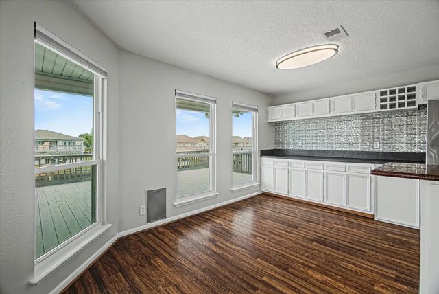 1190 Sailfish Street, Bayou Vista, TX 77563