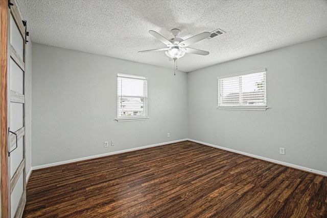 1190 Sailfish Street, Bayou Vista, TX 77563