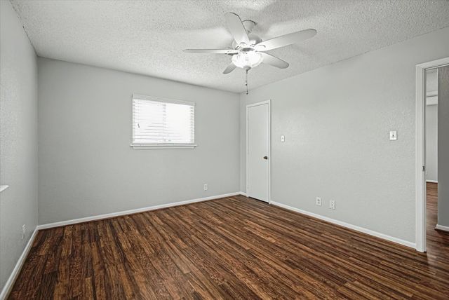 1190 Sailfish Street, Bayou Vista, TX 77563