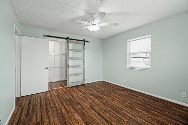 1190 Sailfish Street, Bayou Vista, TX 77563