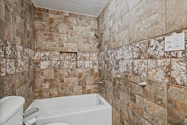 1190 Sailfish Street, Bayou Vista, TX 77563