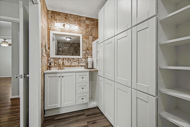 1190 Sailfish Street, Bayou Vista, TX 77563