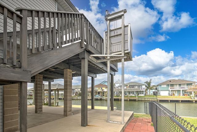 1190 Sailfish Street, Bayou Vista, TX 77563