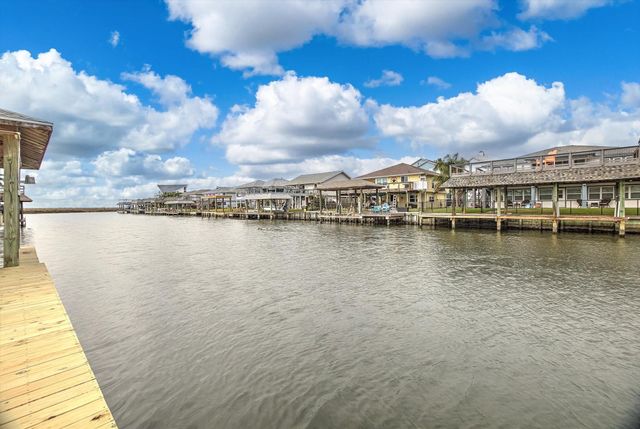 1190 Sailfish Street, Bayou Vista, TX 77563