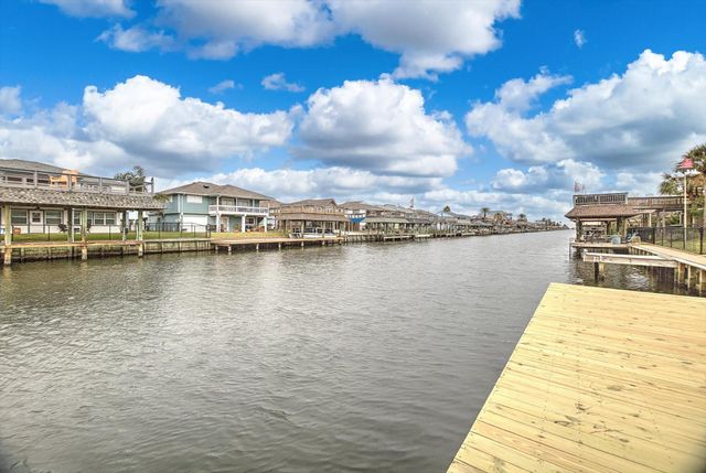 1190 Sailfish Street, Bayou Vista, TX 77563