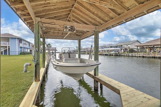 1190 Sailfish Street, Bayou Vista, TX 77563