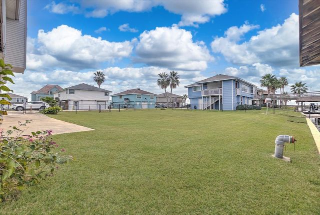 1190 Sailfish Street, Bayou Vista, TX 77563