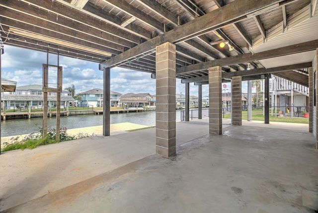 1190 Sailfish Street, Bayou Vista, TX 77563