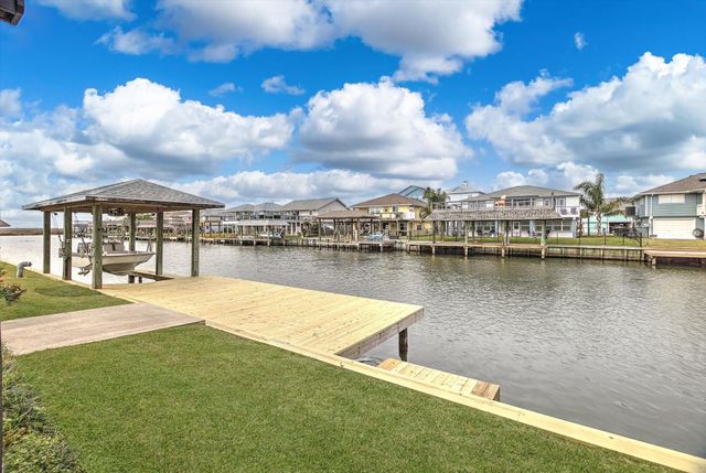 1190 Sailfish Street, Bayou Vista, TX 77563