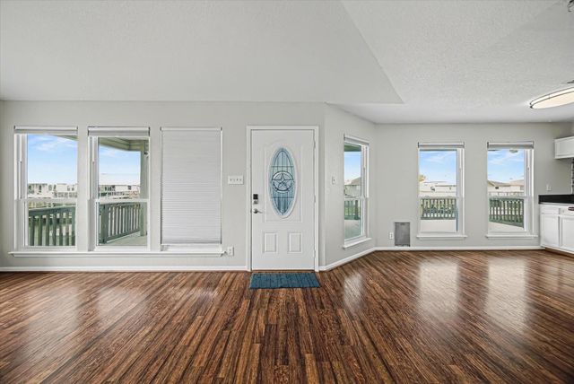 1190 Sailfish Street, Bayou Vista, TX 77563