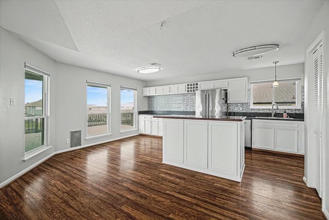 1190 Sailfish Street, Bayou Vista, TX 77563