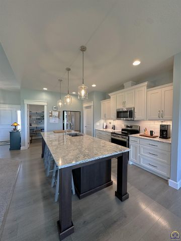 3220 SE Blackjack CIR, Topeka, KS 66609