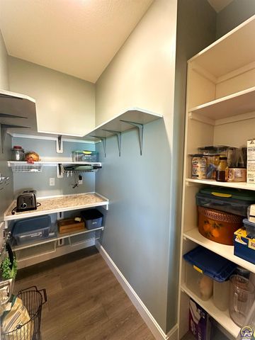 3220 SE Blackjack CIR, Topeka, KS 66609