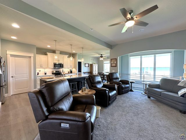 3220 SE Blackjack CIR, Topeka, KS 66609