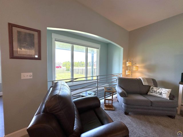 3220 SE Blackjack CIR, Topeka, KS 66609