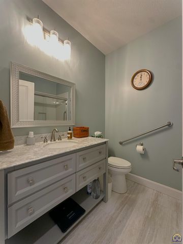 3220 SE Blackjack CIR, Topeka, KS 66609