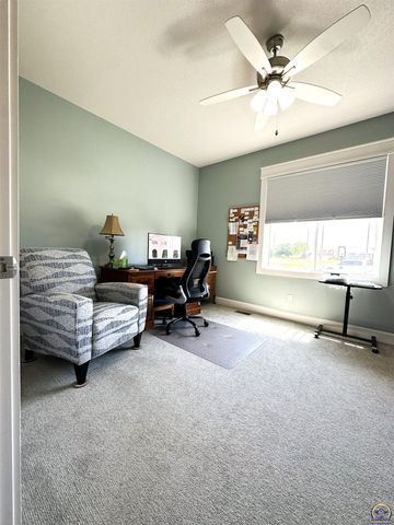 3220 SE Blackjack CIR, Topeka, KS 66609