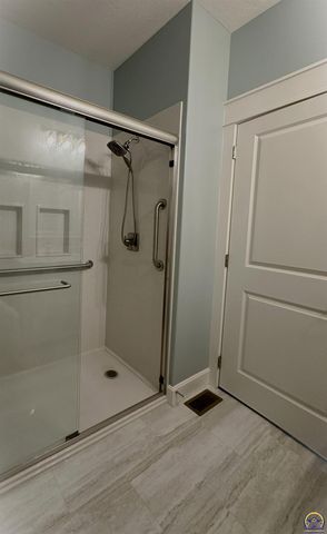 3220 SE Blackjack CIR, Topeka, KS 66609