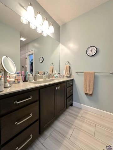 3220 SE Blackjack CIR, Topeka, KS 66609