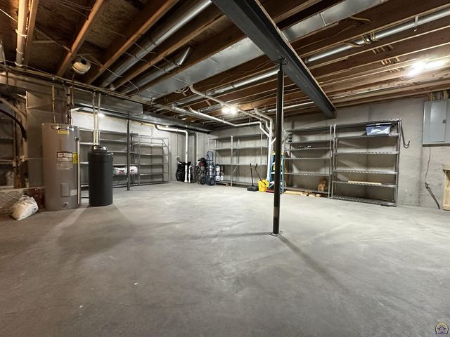 3220 SE Blackjack CIR, Topeka, KS 66609