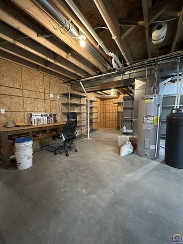 3220 SE Blackjack CIR, Topeka, KS 66609
