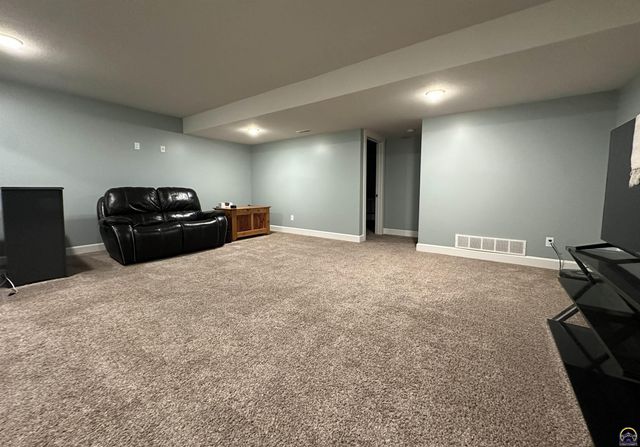 3220 SE Blackjack CIR, Topeka, KS 66609