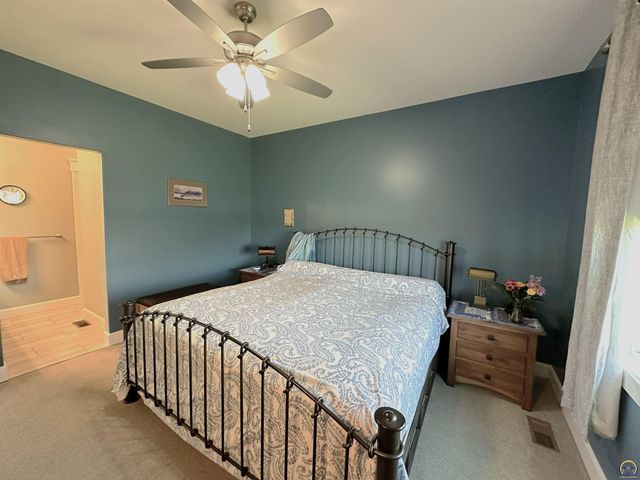3220 SE Blackjack CIR, Topeka, KS 66609