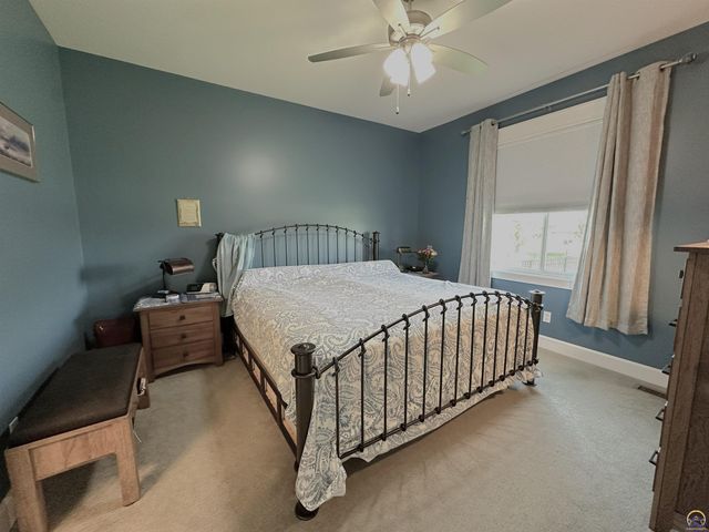 3220 SE Blackjack CIR, Topeka, KS 66609